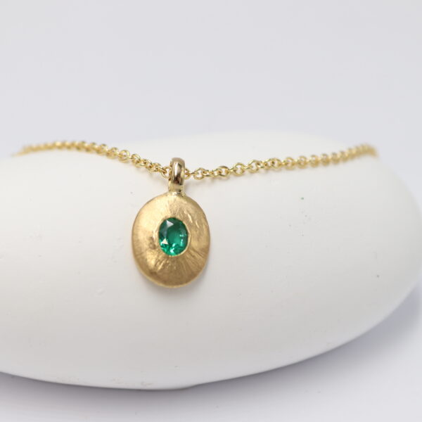 9ct Yellow Gold Emerald Pendant